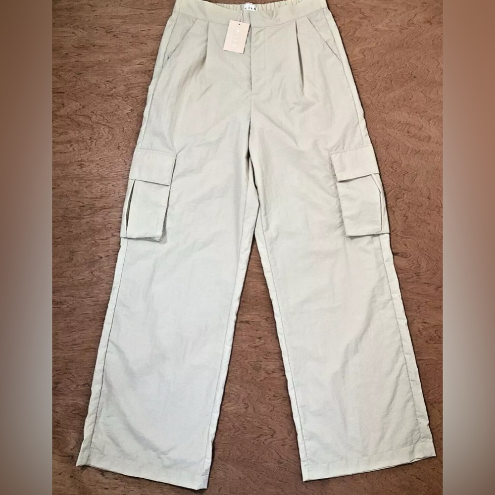 Wilo Parachute Cargo Pants beige size medium NWT
